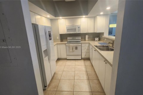 Condo in Sunny Isles Beach, Florida, 1 bedroom  № 1752163 - photo 9