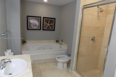 Condo in Sunny Isles Beach, Florida, 1 bedroom  № 1752163 - photo 12