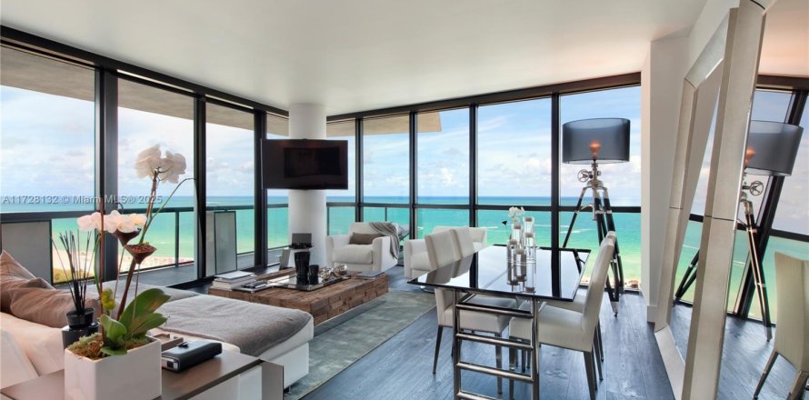 Condominio en Miami Beach, Florida, 2 dormitorios № 1812233