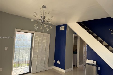 Copropriété à louer à Miami Springs, Floride: 2 chambres, 81.29 m2 № 2088167 - photo 2