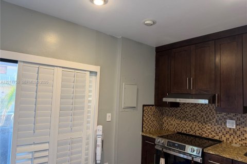 Copropriété à louer à Miami Springs, Floride: 2 chambres, 81.29 m2 № 2088167 - photo 18