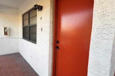 Copropriété à louer à Miami Springs, Floride: 2 chambres, 81.29 m2 № 2088167 - photo 15