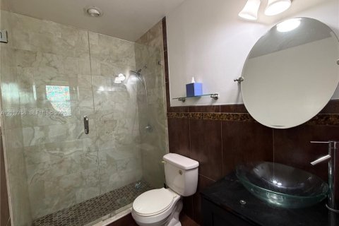 Copropriété à louer à Miami Springs, Floride: 2 chambres, 81.29 m2 № 2088167 - photo 11