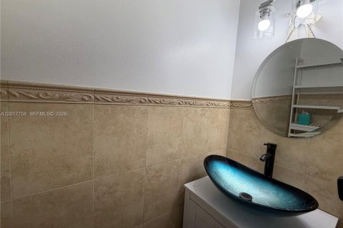 Copropriété à louer à Miami Springs, Floride: 2 chambres, 81.29 m2 № 2088167 - photo 12