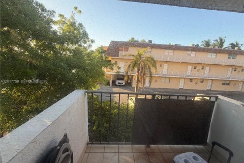 Copropriété à louer à Miami Springs, Floride: 2 chambres, 81.29 m2 № 2088167 - photo 13