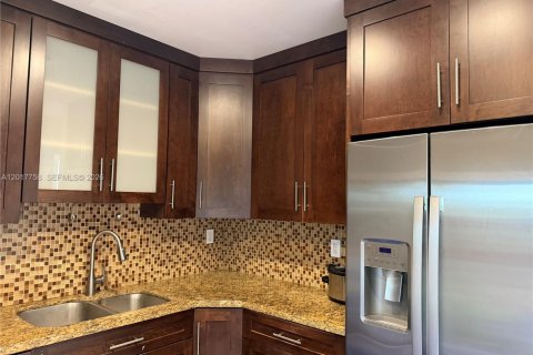 Copropriété à louer à Miami Springs, Floride: 2 chambres, 81.29 m2 № 2088167 - photo 7