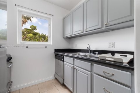 Condominio en venta en Miami Beach, Florida, 42.46 m2 № 1702183 - foto 9