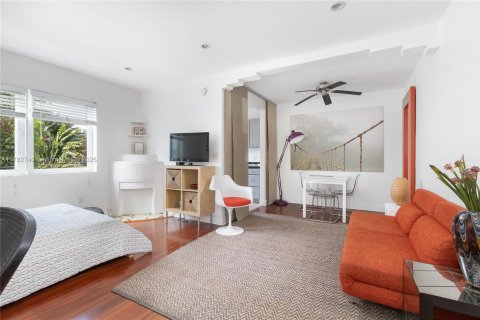 Condominio en venta en Miami Beach, Florida, 42.46 m2 № 1702183 - foto 2