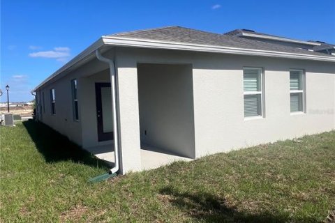 Villa ou maison à louer à Kissimmee, Floride: 4 chambres, 154.68 m2 № 2110911 - photo 5