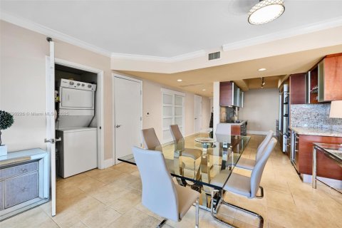 Condo in Hallandale Beach, Florida, 3 bedrooms  № 1646296 - photo 8