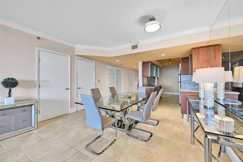 Condo in Hallandale Beach, Florida, 3 bedrooms  № 1646296 - photo 19