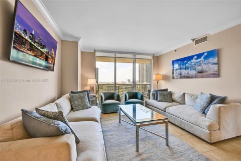Condo in Hallandale Beach, Florida, 3 bedrooms  № 1646296 - photo 20