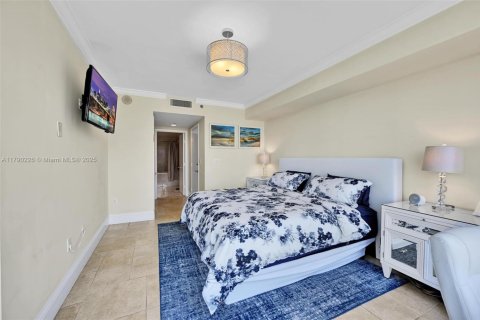 Condo in Hallandale Beach, Florida, 3 bedrooms  № 1646296 - photo 5