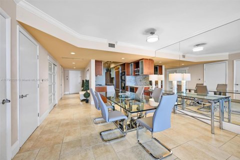Condo in Hallandale Beach, Florida, 3 bedrooms  № 1646296 - photo 18