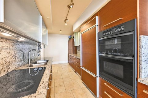 Condo in Hallandale Beach, Florida, 3 bedrooms  № 1646296 - photo 16