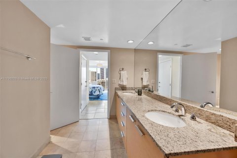 Condo in Hallandale Beach, Florida, 3 bedrooms  № 1646296 - photo 7