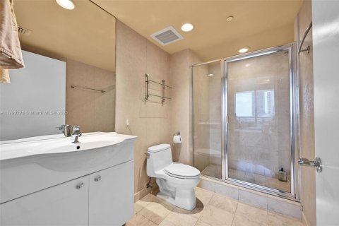 Condo in Hallandale Beach, Florida, 3 bedrooms  № 1646296 - photo 28