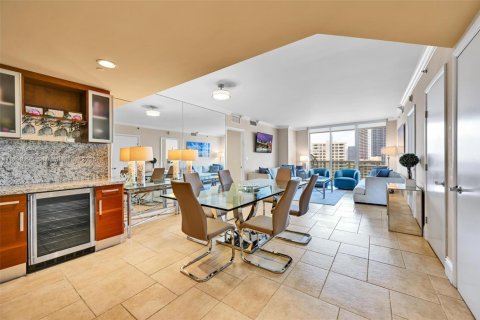 Condo in Hallandale Beach, Florida, 3 bedrooms  № 1646296 - photo 12