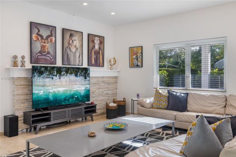 Villa ou maison à vendre à Biscayne Park, Floride: 3 chambres, 133.59 m2 № 2089622 - photo 22