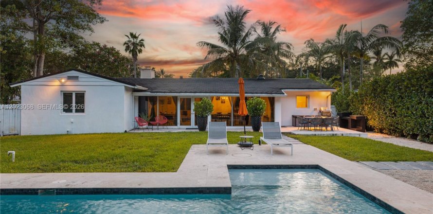 Villa ou maison à Biscayne Park, Floride 3 chambres, 133.59 m2 № 2089622
