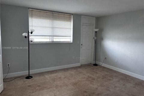 Condominio en venta en North Miami, Florida, 1 dormitorio, 67.35 m2 № 2004435 - foto 7