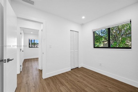 Casa en venta en Miami Gardens, Florida, 4 dormitorios, 105.91 m2 № 1998606 - foto 26