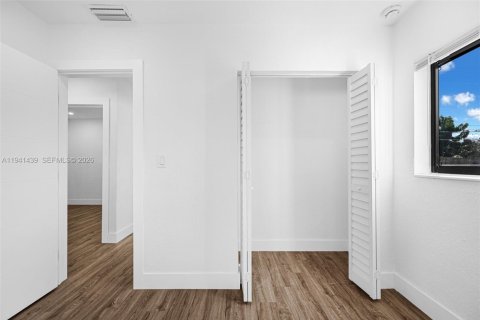 Casa en venta en Miami Gardens, Florida, 4 dormitorios, 105.91 m2 № 1998606 - foto 22