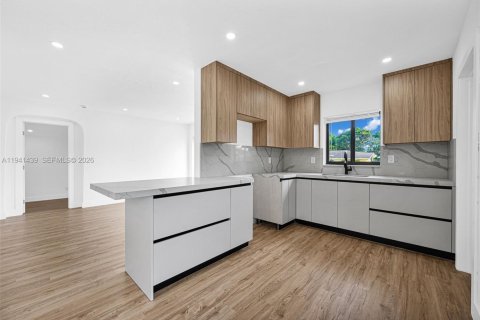 Casa en venta en Miami Gardens, Florida, 4 dormitorios, 105.91 m2 № 1998606 - foto 10