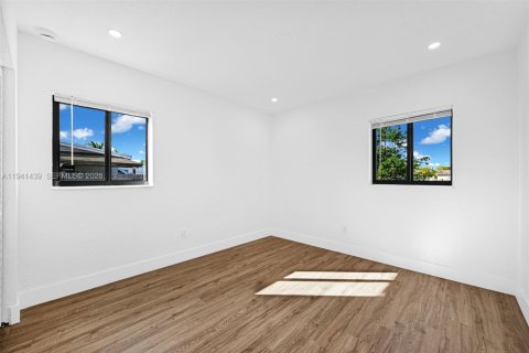 Casa en venta en Miami Gardens, Florida, 4 dormitorios, 105.91 m2 № 1998606 - foto 19