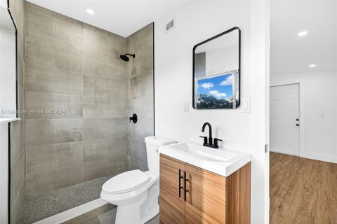 Casa en venta en Miami Gardens, Florida, 4 dormitorios, 105.91 m2 № 1998606 - foto 16