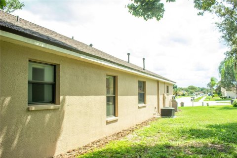 House in Hudson, Florida 2 bedrooms, 170.94 sq.m. № 2396553 - photo 6