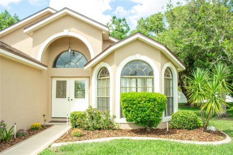 House in Hudson, Florida 2 bedrooms, 170.94 sq.m. № 2396553 - photo 2