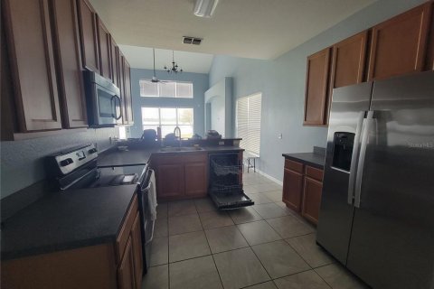 House in Winter Haven, Florida 4 bedrooms, 262.82 sq.m. № 2093659 - photo 5