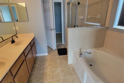 House in Winter Haven, Florida 4 bedrooms, 262.82 sq.m. № 2093659 - photo 18