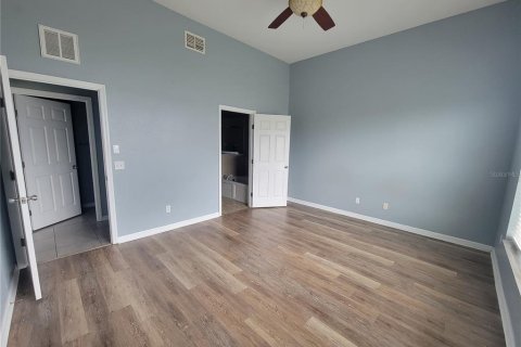 House in Winter Haven, Florida 4 bedrooms, 262.82 sq.m. № 2093659 - photo 17
