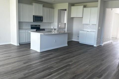 House in Bradenton, Florida 4 bedrooms, 307.79 sq.m. № 1432573 - photo 2