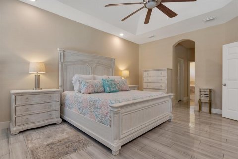 House in Vero Beach, Florida 3 bedrooms, 214.79 sq.m. № 1793980 - photo 18