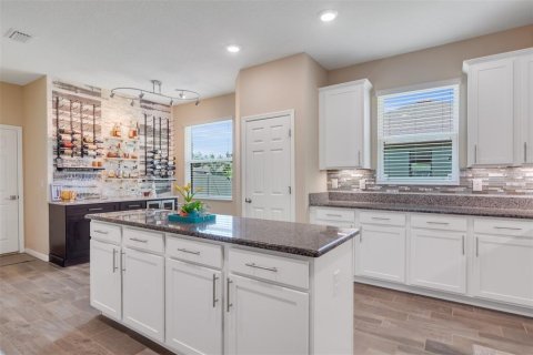House in Vero Beach, Florida 3 bedrooms, 214.79 sq.m. № 1793980 - photo 12