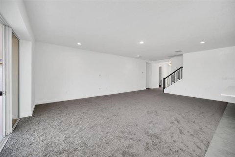 Casa en alquiler en Clermont, Florida, 6 dormitorios, 387.4 m2 № 1757693 - foto 9