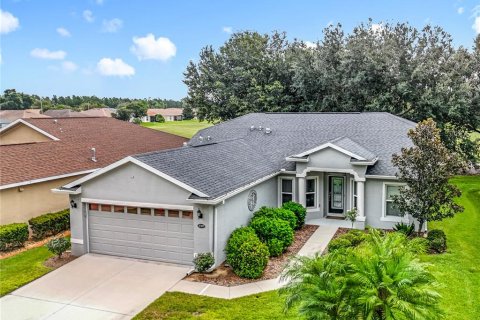 House in Leesburg, Florida 3 bedrooms, 159.05 sq.m. № 1916418 - photo 1