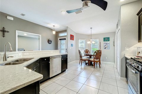 House in Leesburg, Florida 3 bedrooms, 159.05 sq.m. № 1916418 - photo 9