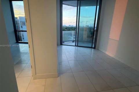 Condo in Miami, Florida, 2 bedrooms  № 2075054 - photo 9