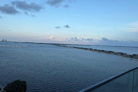 Condo in Miami, Florida, 2 bedrooms  № 2075054 - photo 2