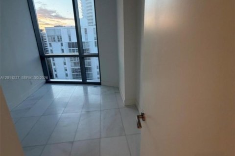 Condo in Miami, Florida, 2 bedrooms  № 2075054 - photo 11