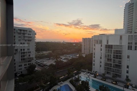 Condo in Miami, Florida, 2 bedrooms  № 2075054 - photo 17