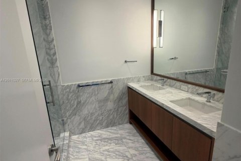 Condo in Miami, Florida, 2 bedrooms  № 2075054 - photo 15