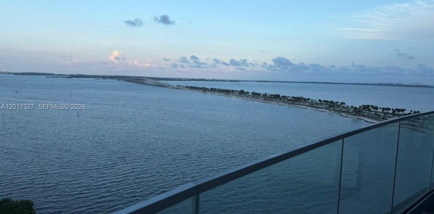 Condo in Miami, Florida, 2 bedrooms  № 2075054