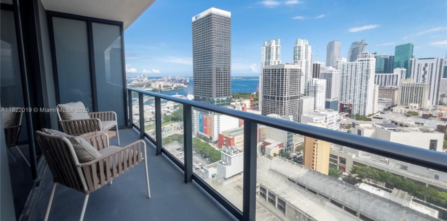 Condominio en Miami, Florida, 1 dormitorio № 1975944