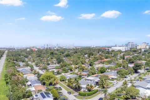 Casa en alquiler en Miami, Florida, 4 dormitorios, 238.29 m2 № 2067018 - foto 26