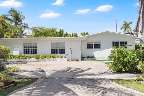 Casa en Miami, Florida 4 dormitorios, 238.29 m2 № 2067018